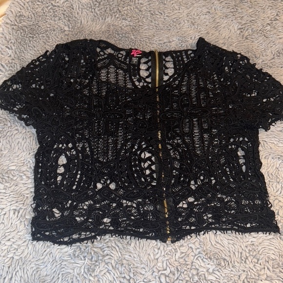 2B Bebe Crochet Top - Picture 2 of 10
